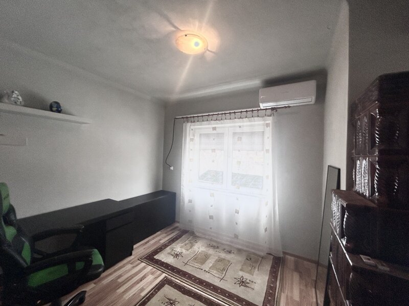 Trei camere, mansarda cinefilului,