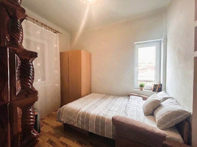 Trei camere, mansarda cinefilului,