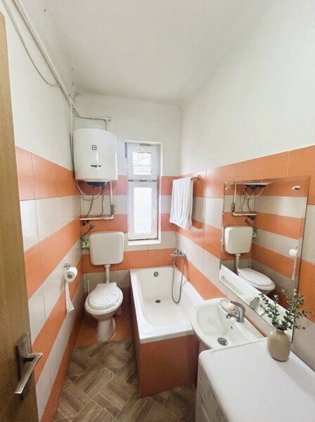 Trei camere, mansarda cinefilului,