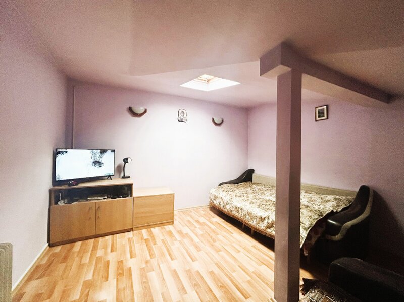 Trei camere, mansarda cinefilului,