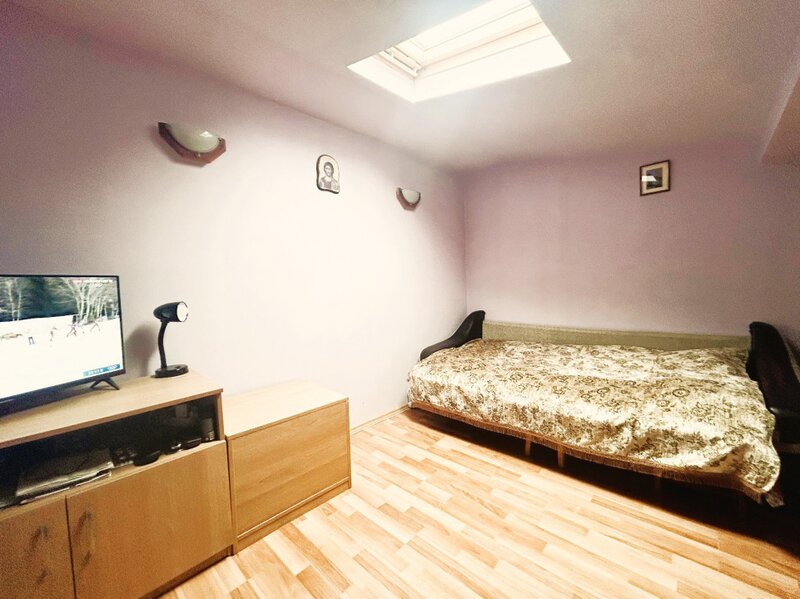 Trei camere, mansarda cinefilului,